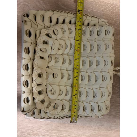 Crochet Leather Cream Woven Crossbody Purse Linked Medallion - Picture 11 of 11